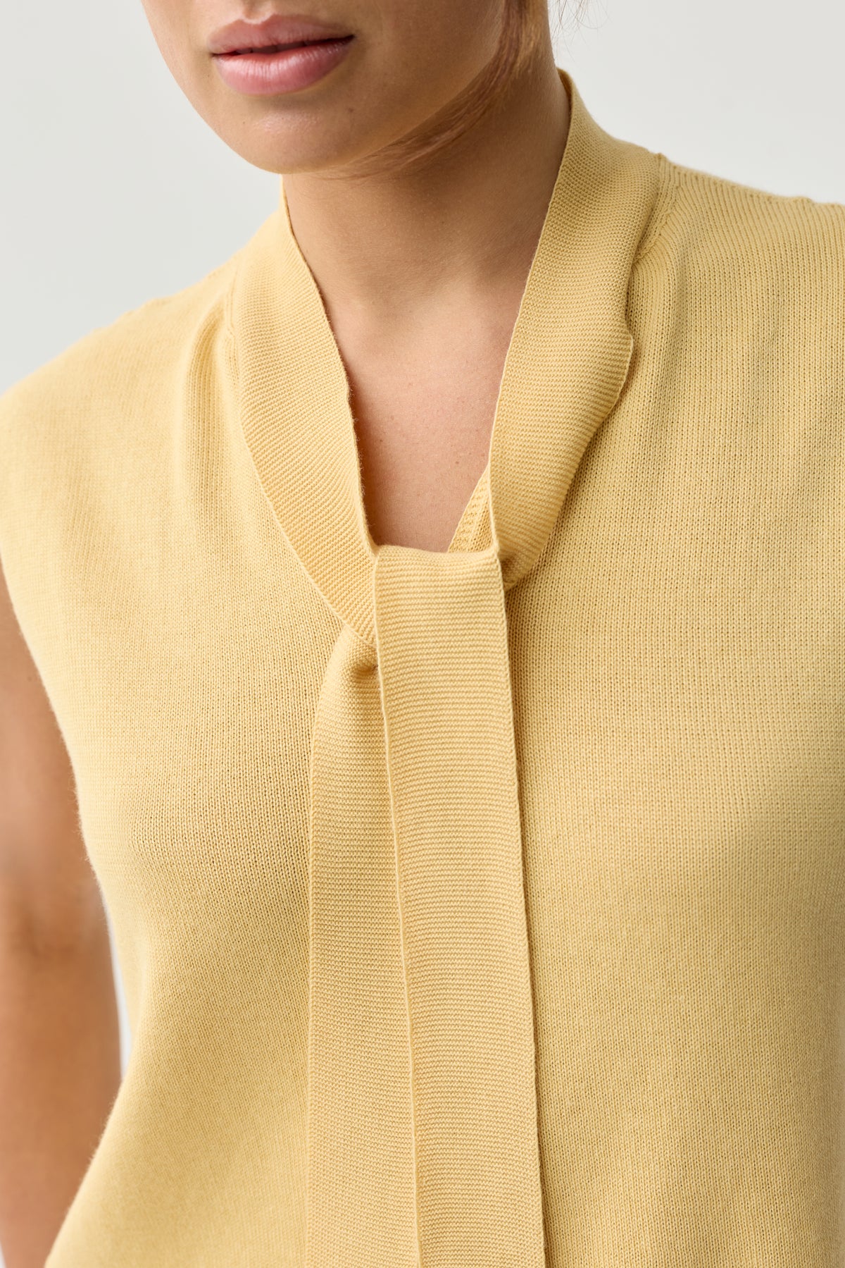 Uimi Posey Tank with Tie Butter