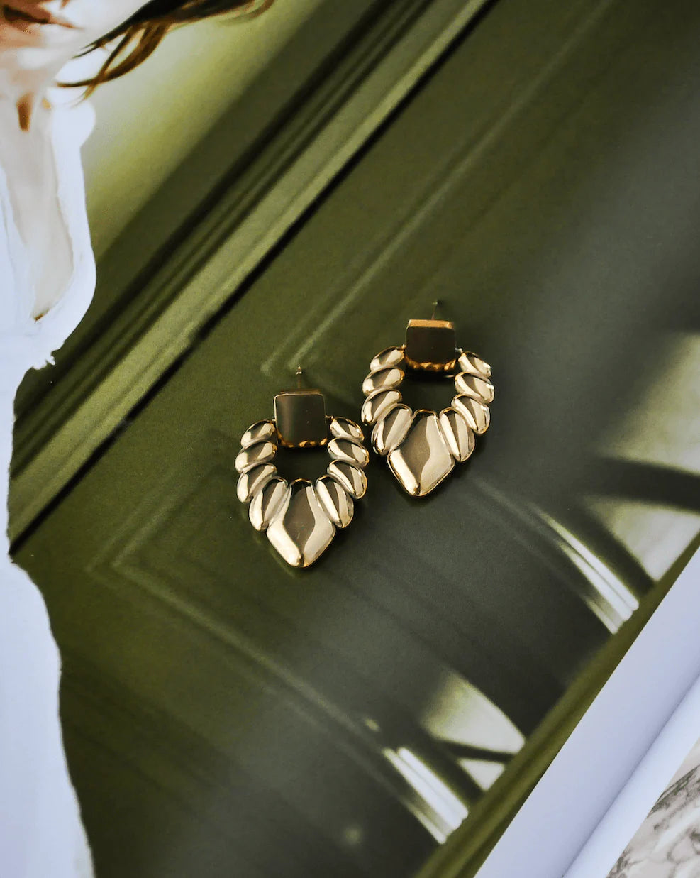 Vintage gold earrings fashion designer