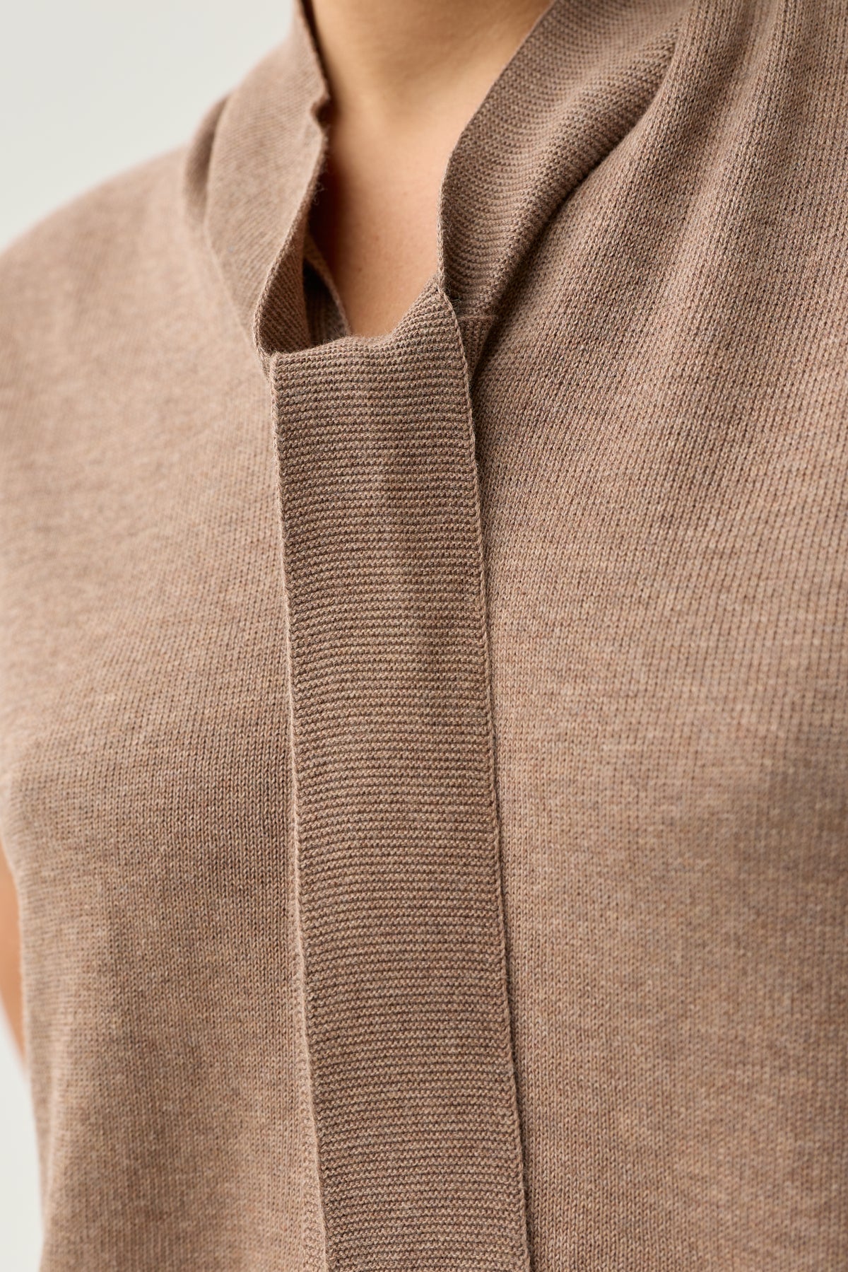 Uimi Posey Tank with Tie Brown Sugar