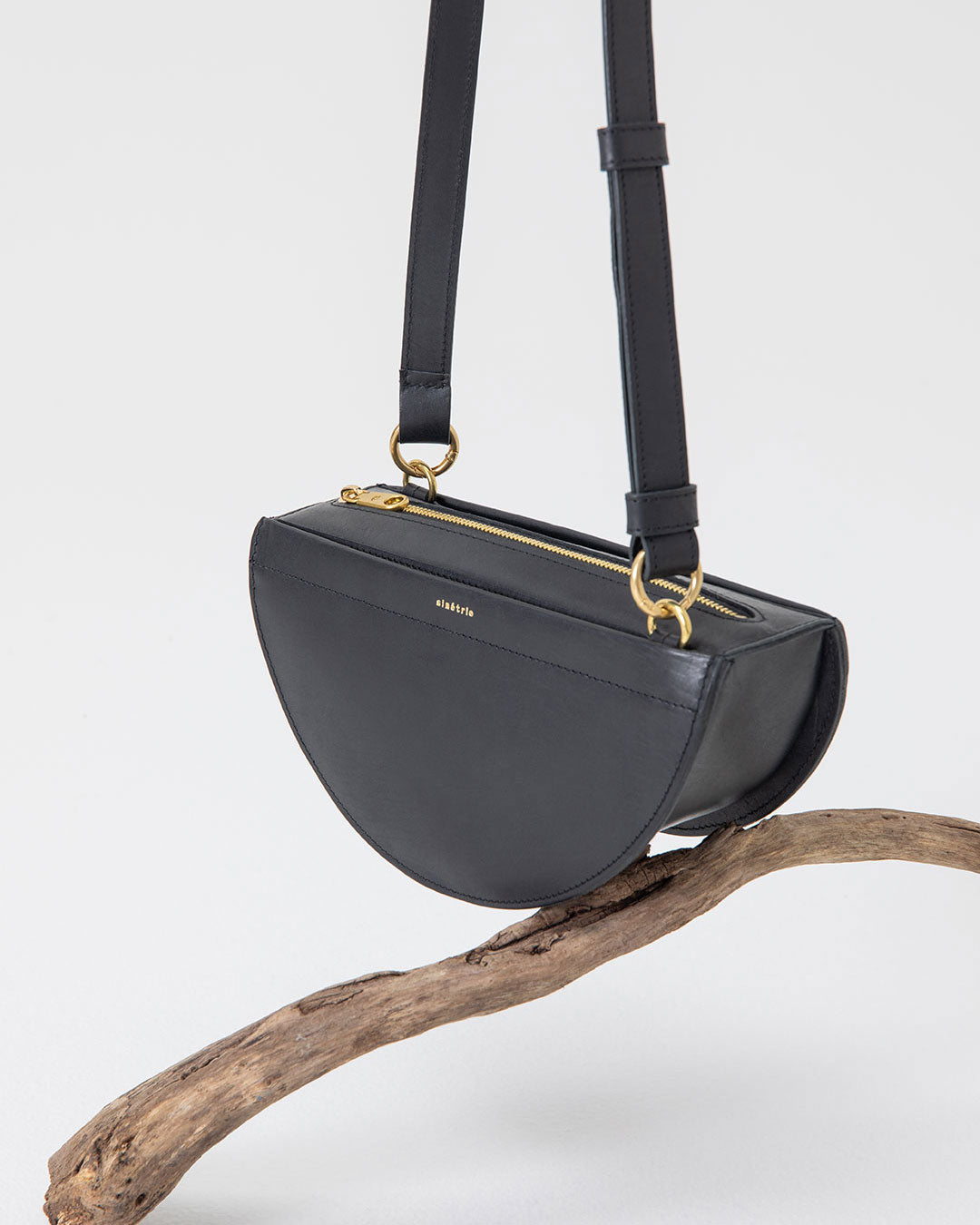 SM Thick Lune Bag Black Rock